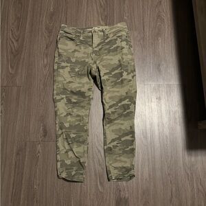 Universal Thread Camo Jeans